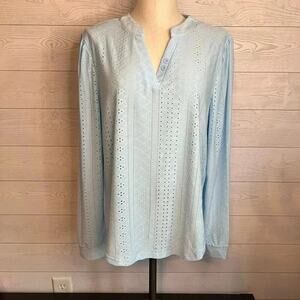 Zolucky NWT light blue V-neck eyelet tunic Size XL